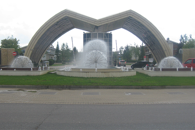 Фонтан в коттеджном поселке Гринфилд, изображение