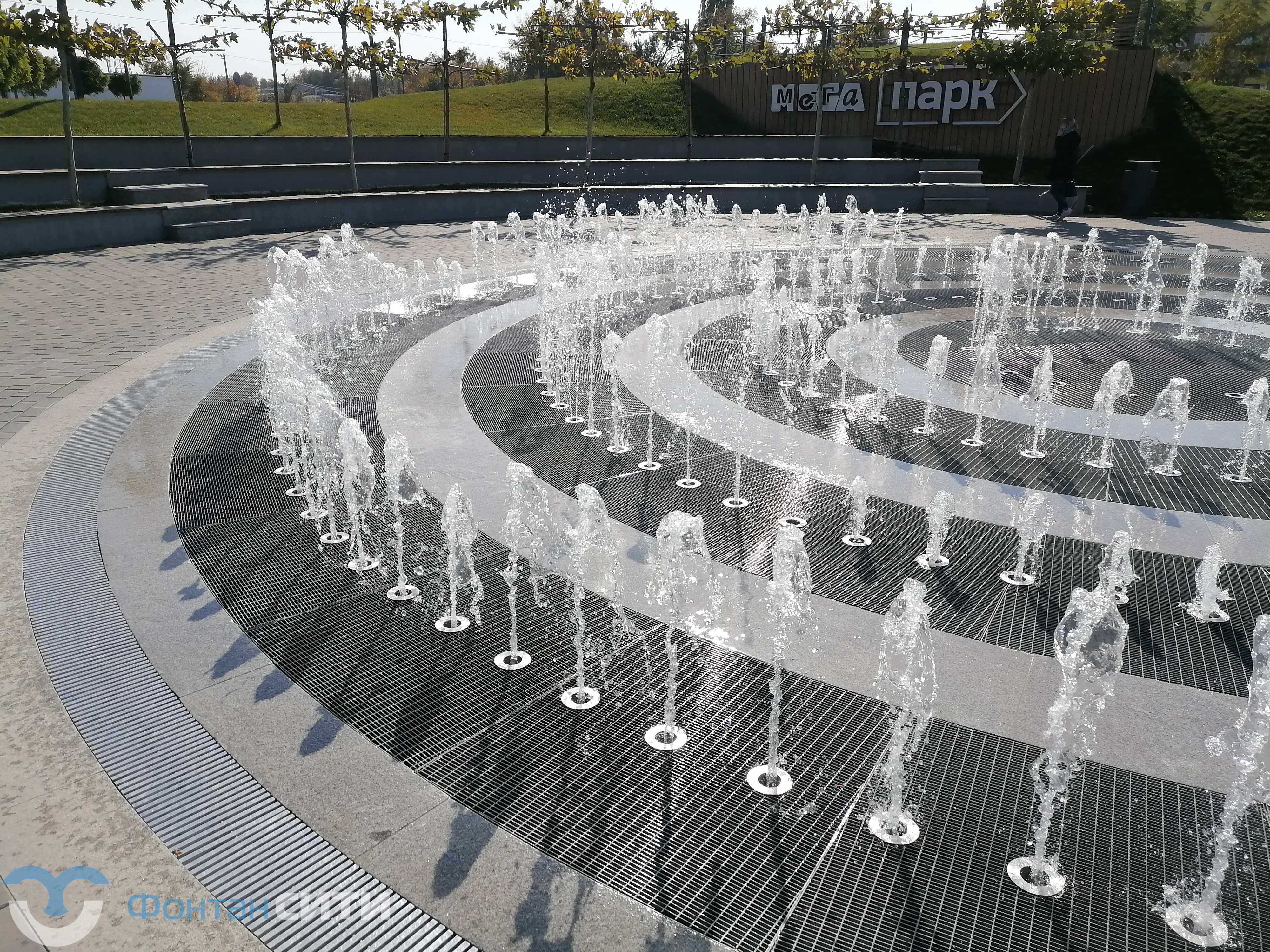 Фонтан у ТЦ Мега Аксай, изображение