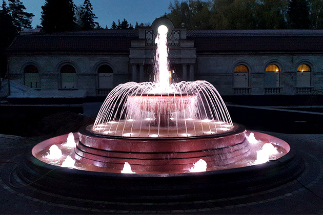 Трехуровневый фонтан с вазоном п. Ватутинки, изображение