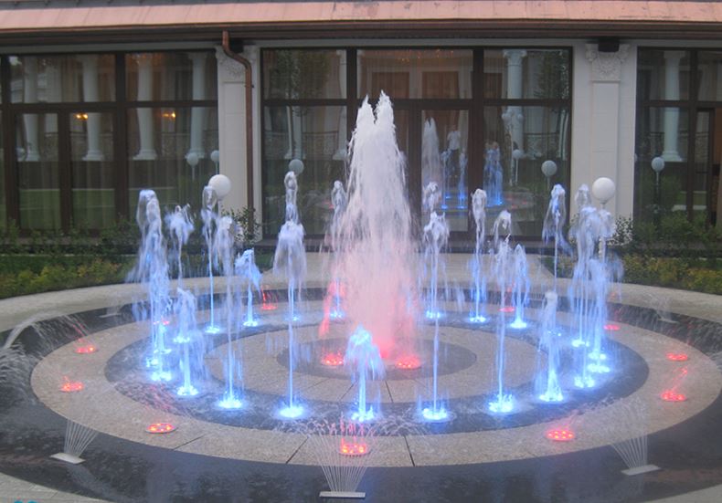 Пешеходный фонтан Crystal Fountain, изображение