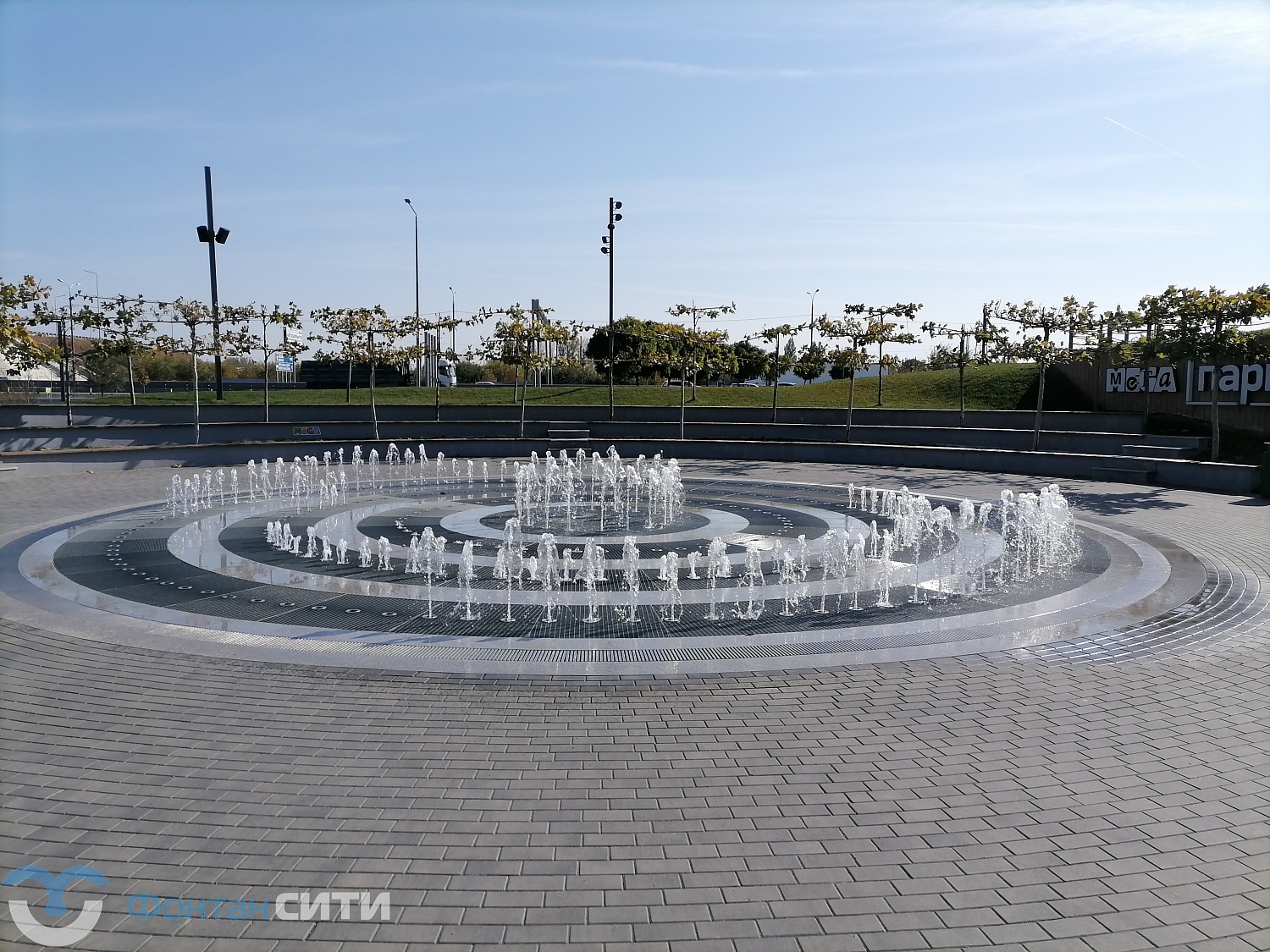 Фонтан у ТЦ Мега Аксай