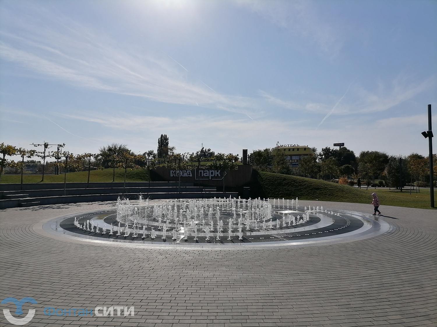 Фонтан у ТЦ Мега Аксай