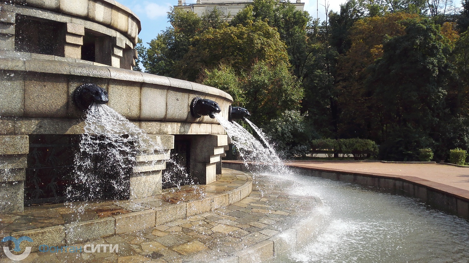 Фонтан у МГУ