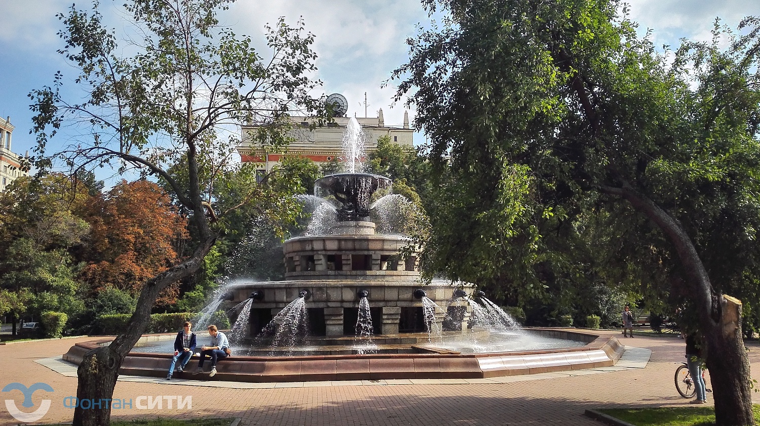 Фонтан у МГУ