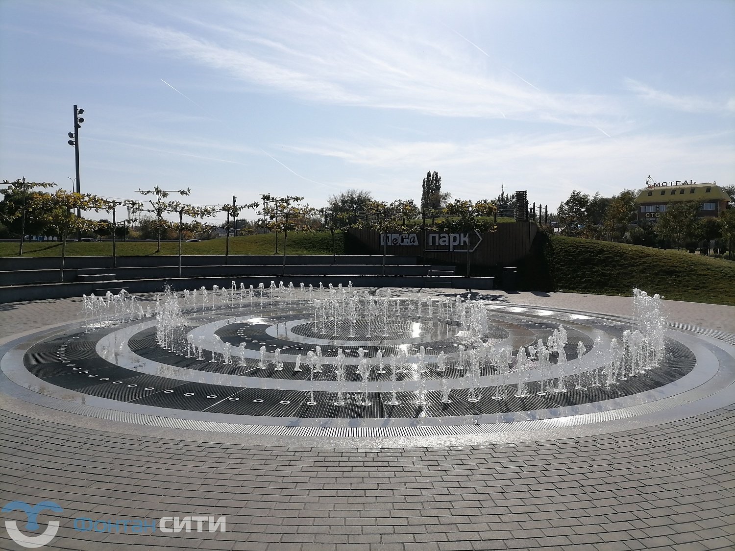 Фонтан у ТЦ Мега Аксай